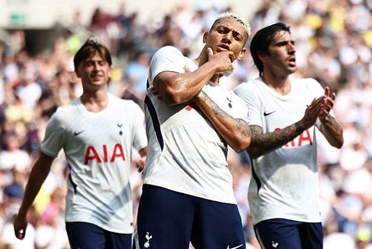 Richarlison ghi bàn cho Tottenham trong trận giao hữu với Hoffenheim, có sự góp công của tân binh Tonali