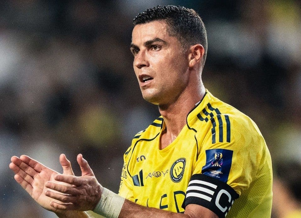 Ronaldo trong màu áo Al Nassr thể hiện sự quyết tâm và khát khao chiến thắng.