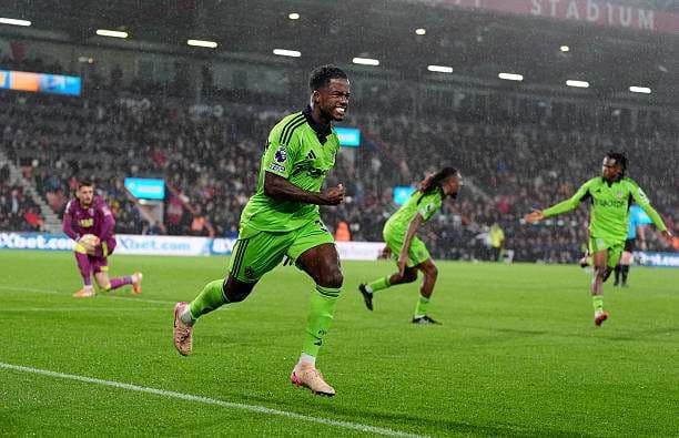 Ryan Sessegnon ăn mừng bàn mở tỷ số cho Fulham