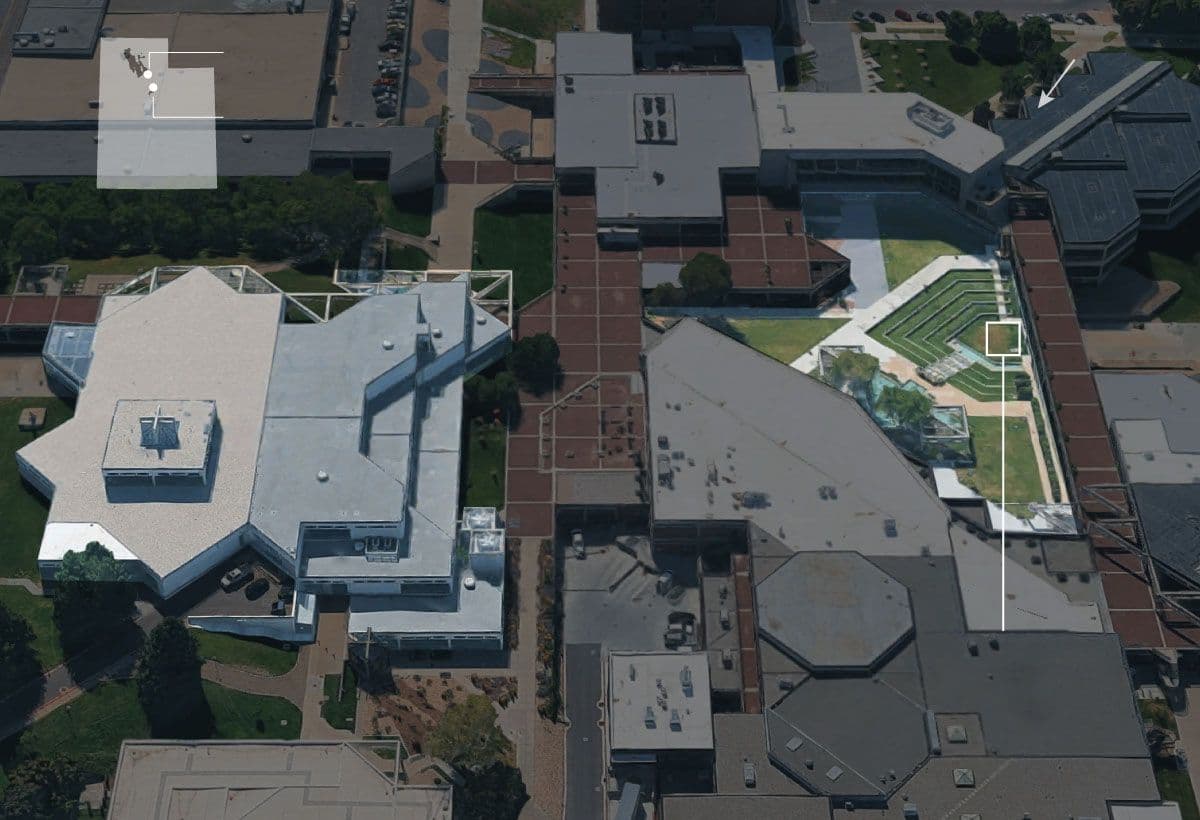 Sơ đồ trên không khuôn viên Đại học Utah Valley, đánh dấu vị trí diễn ra vụ ám sát Charlie Kirk và Trung tâm Losee.