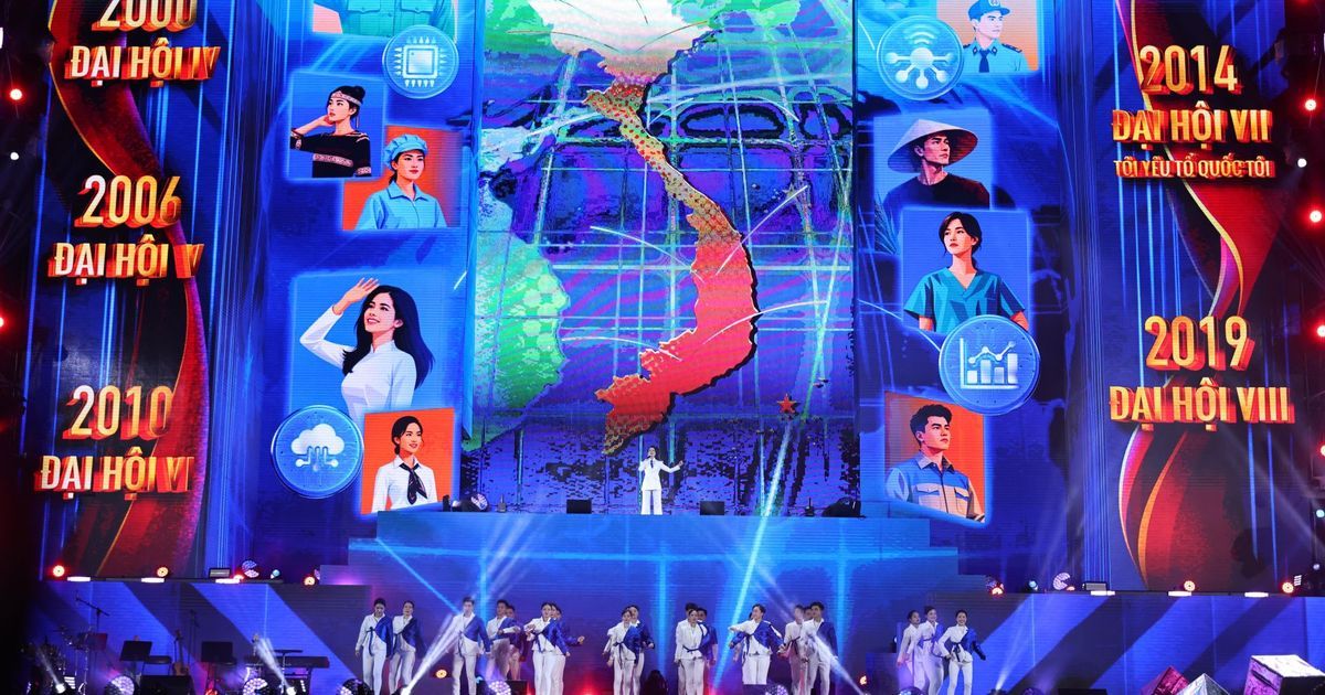 Sân khấu hoành tráng tại Đại nhạc hội kỷ niệm 70 năm ngày truyền thống Hội Liên hiệp Thanh niên Việt Nam