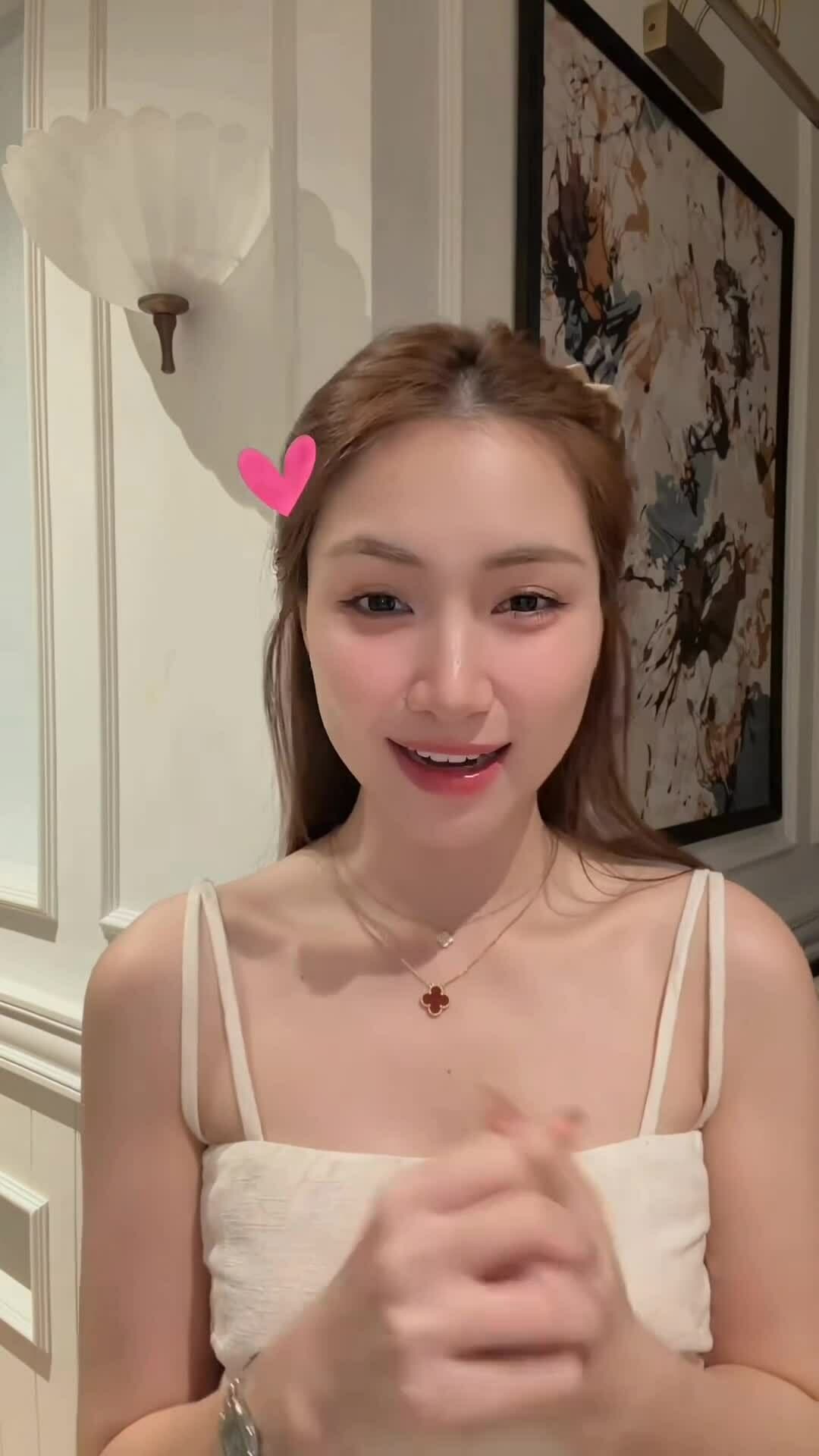 Sao Việt và khán giả đồng lòng cổ vũ Hương Giang, lan tỏa thông điệp truyền cảm hứng tại Miss Grand All Stars.