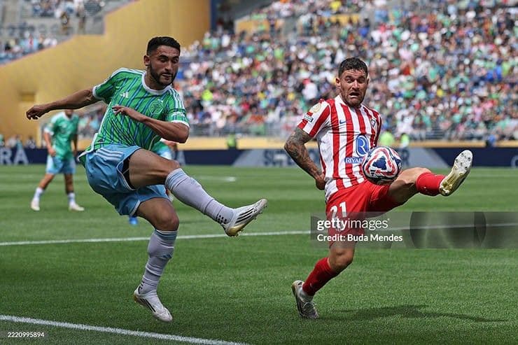 Seattle Sounders (áo xanh) và Atletico Madrid so tài hấp dẫn