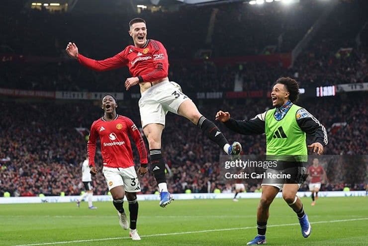 Sesko ăn mừng bàn thắng quyết định mang về chiến thắng kịch tính cho Manchester United.
