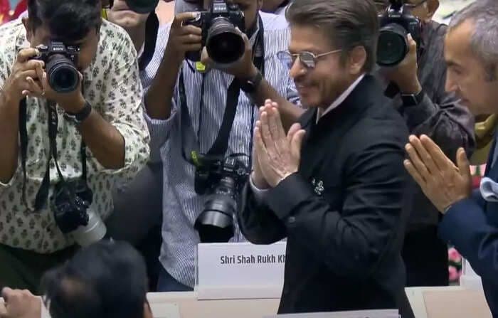 Shah Rukh Khan đến nhận Giải thưởng Điện ảnh Quốc gia đầu tiên trong sự nghiệp.