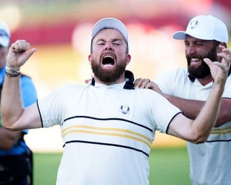 Shane Lowry ăn mừng cú putt quyết định mang về chiến thắng Ryder Cup cho đội Châu Âu