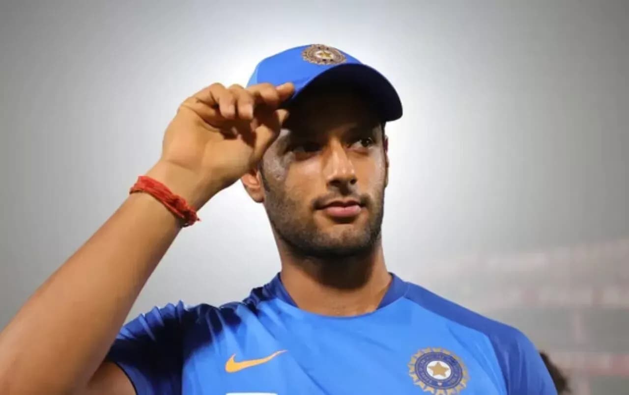 Shivam Dube, cầu thủ cricket Ấn Độ, trong trang phục đội tuyển.