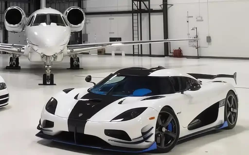 Siêu xe Koenigsegg và máy bay, biểu tượng cho tầm nhìn mới của hãng