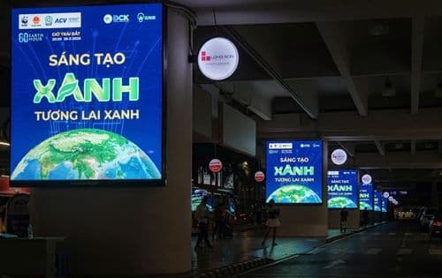 Sân bay Quốc tế Nội Bài hưởng ứng Giờ Trái đất với thông điệp 'Sáng tạo Xanh - Tương lai Xanh', cam kết tiết kiệm năng lượng.