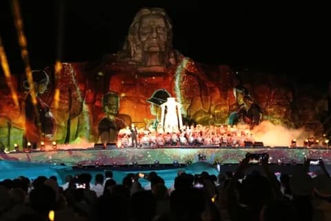 Sân khấu trình diễn chương trình nghệ thuật 'Bản hùng ca bất diệt', phản ánh giá trị văn hóa và lịch sử Việt Nam.