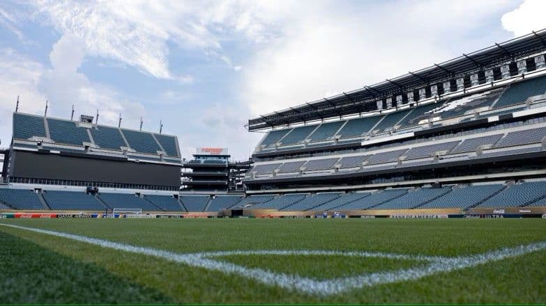 Sân vận động bóng đá trống rỗng ở Philadelphia, nơi trận đấu Club World Cup giữa Real Madrid và Salzburg bị đe dọa bởi bão.