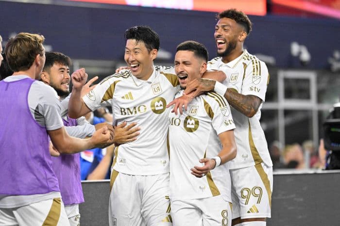 Son Heung-min và đồng đội LAFC ăn mừng bàn thắng, thể hiện tinh thần đồng đội và khởi đầu ấn tượng tại MLS.