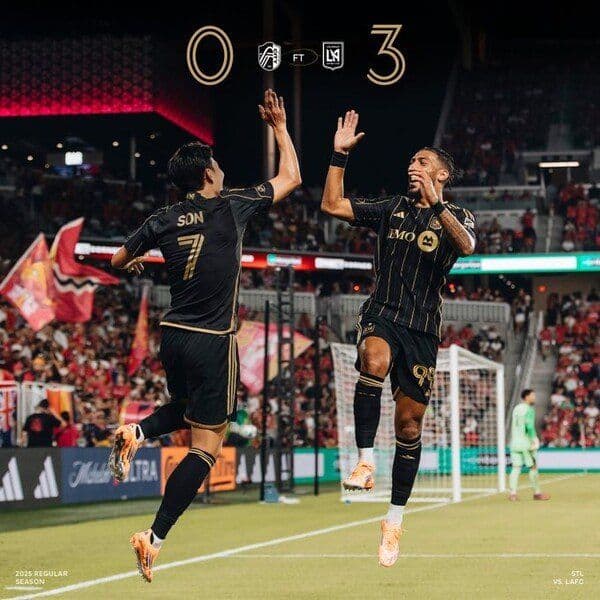 Son Heung-min và đồng đội LAFC ăn mừng chiến thắng 3-0 trước St. Louis City SC trong trận 'Korean Derby' MLS.
