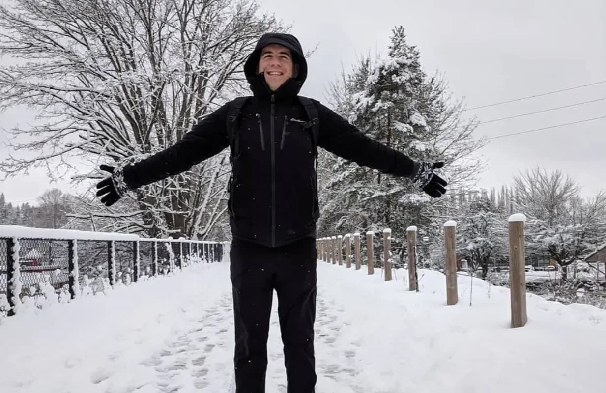 Streamer Devin Nash, người đã lên tiếng về mức độ phổ biến của viewbot trên Twitch.