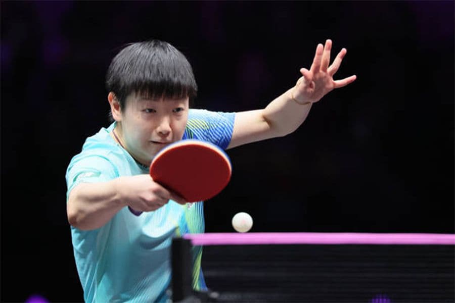 Sun Yingsha thi đấu bóng bàn tại giải WTT, biểu tượng của sự ổn định và kỷ lục.