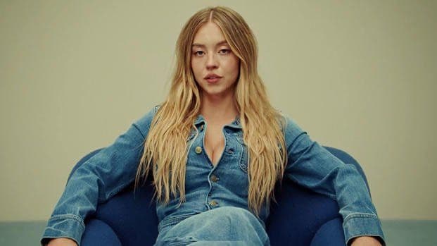Sydney Sweeney tự tin trong bộ đồ denim, thể hiện quyền lực tự chủ và tầm nhìn mới cho Hollywood.