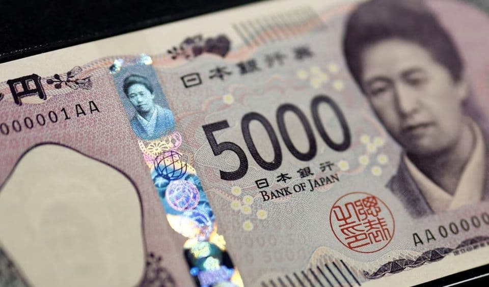Tờ tiền 5000 Yên Nhật, biểu tượng cho đồng tiền và thế tiến thoái lưỡng nan của BOJ.