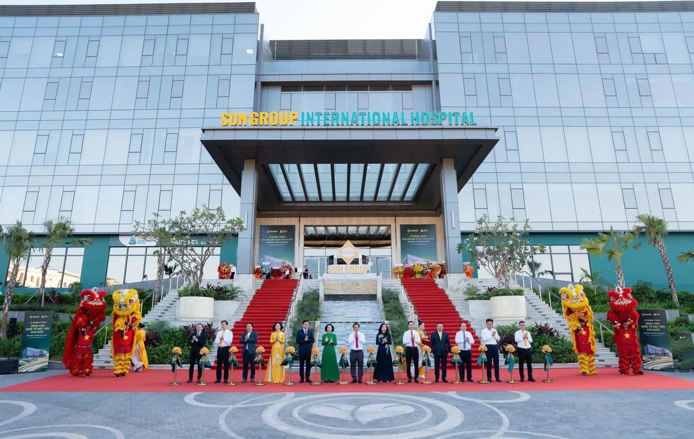 Tòa nhà hiện đại tượng trưng cho đô thị Sài Gòn đối mặt với biến đổi khí hậu