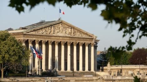 Tòa nhà Quốc hội Pháp, bối cảnh cho canh bạc chính trị của Bayrou.