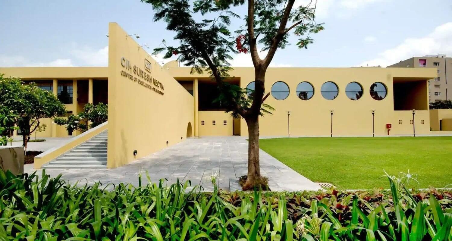 Tòa nhà Trung tâm Xuất sắc về Lãnh đạo CII Suresh Neotia, đại diện cho tổ chức đề xuất cải cách đất đai ở Ấn Độ.