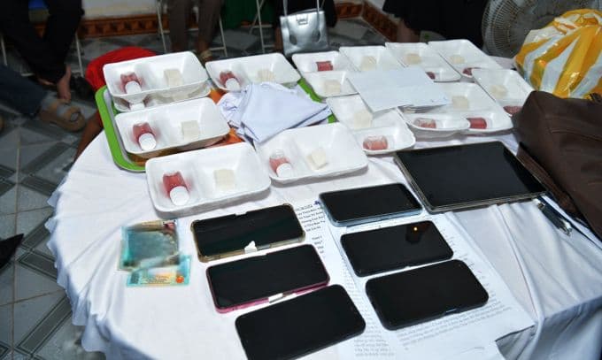 Tang vật và tài liệu bị thu giữ liên quan đến hoạt động trục lợi của nhóm 'Hội thánh Đức Chúa Trời Mẹ'.