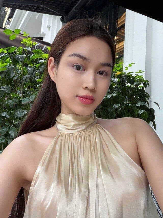 Đỗ Thị Hà với vẻ ngoài giản dị, tự nhiên, thể hiện tuyên ngôn về cuộc sống bình yên ở tuổi 26.