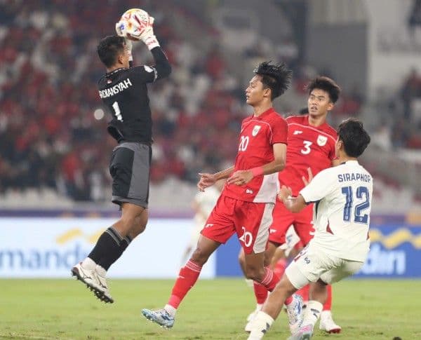 Thủ môn Ardiansyah của U23 Indonesia xuất sắc cản phá, giữ vững hy vọng cho đội nhà