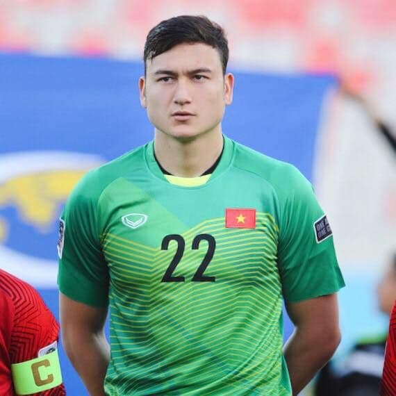 Thủ môn Đặng Văn Lâm với tinh thần quyết tâm trong các trận đấu V-League