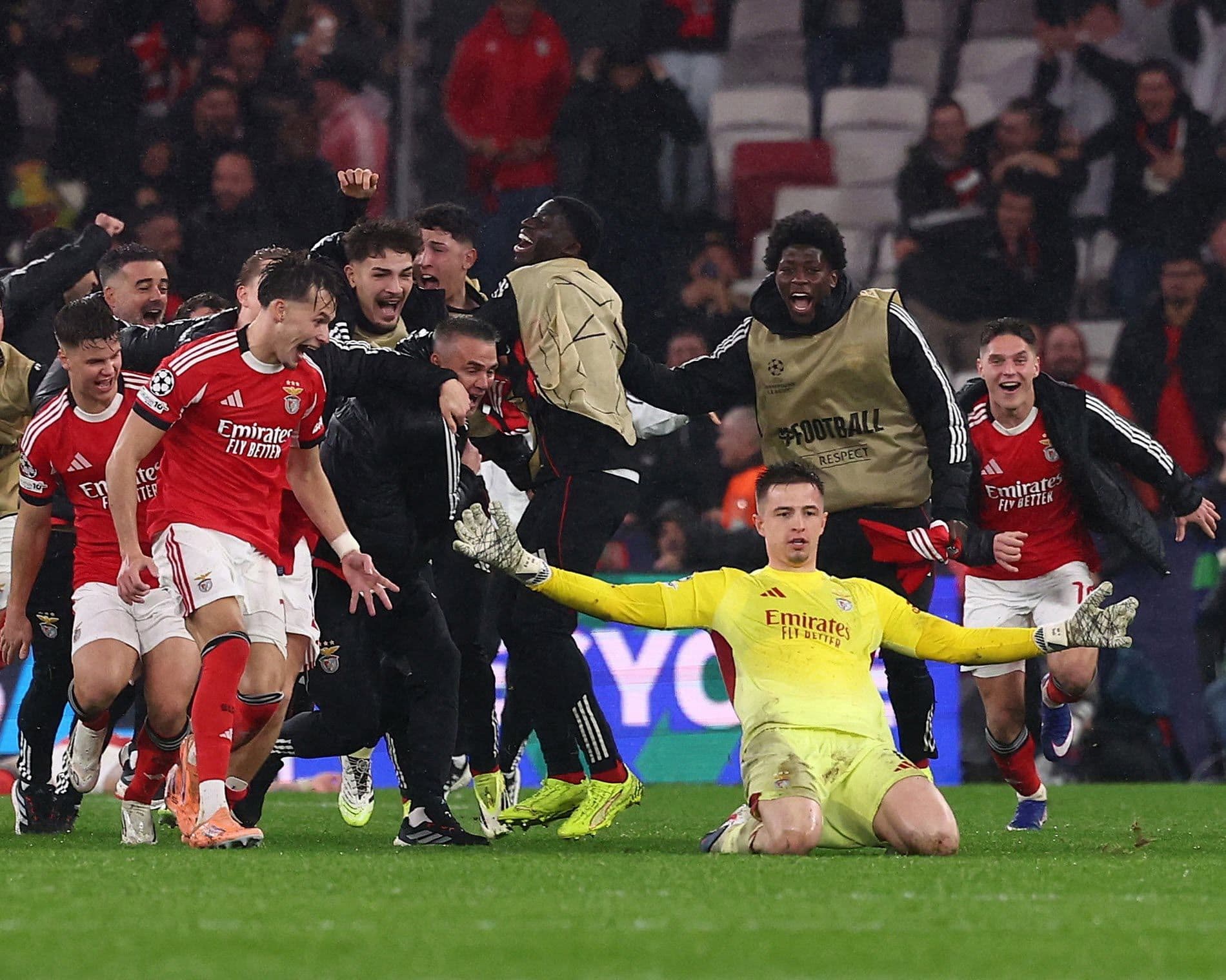 Thủ môn Trubin của Benfica ăn mừng, tượng trưng cho nỗ lực cạnh tranh của các CLB ngoài Premier League tại Champions League