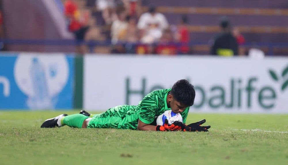 Thủ môn U23 Singapore xuất sắc cản phá các pha dứt điểm của U23 Việt Nam.
