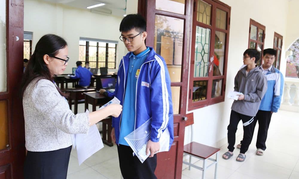 Thí sinh tham gia kỳ thi học sinh giỏi, chuẩn bị chinh phục cuộc thi viết thư