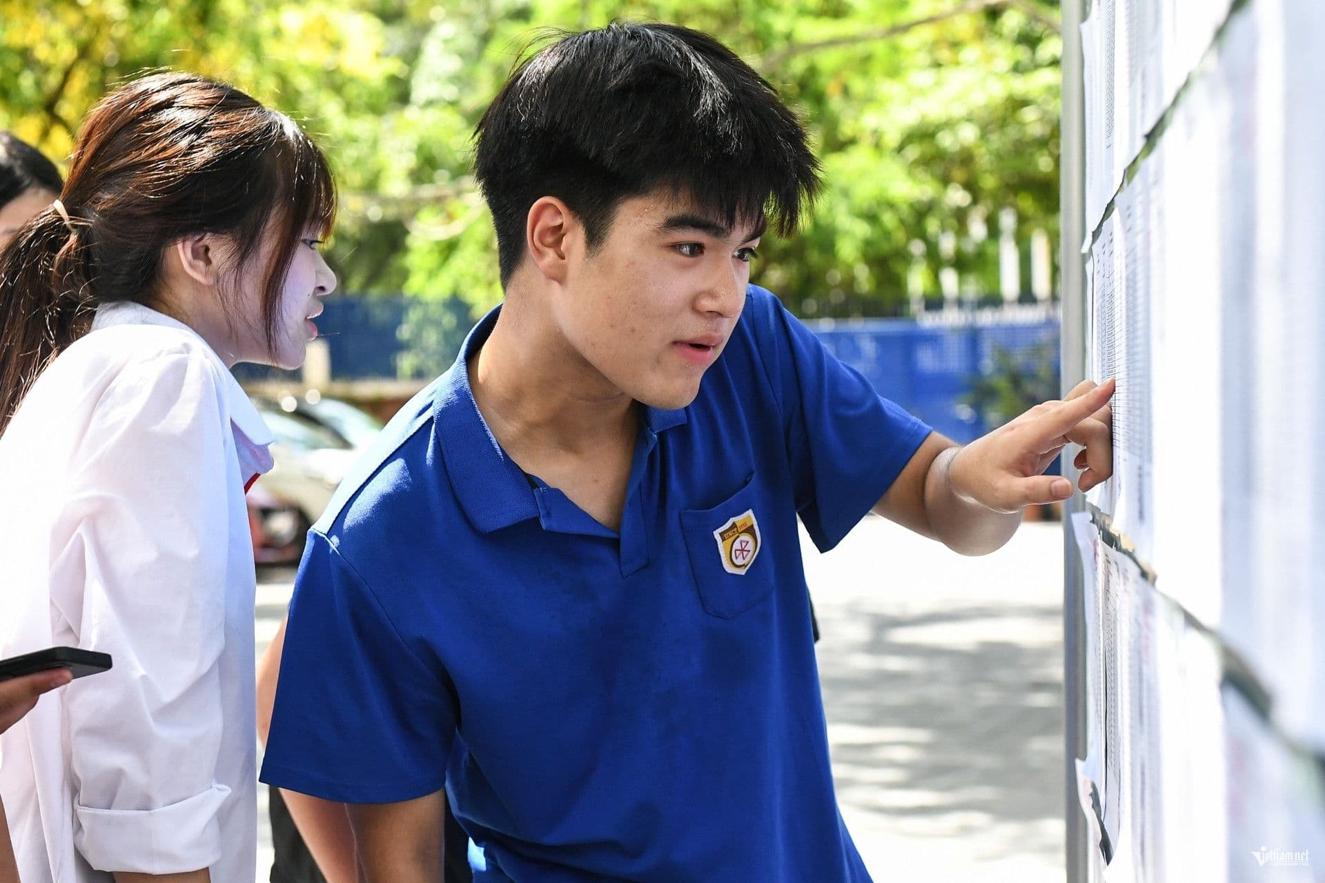 Thí sinh tra cứu điểm chuẩn đại học 2025 trực tuyến trên máy tính