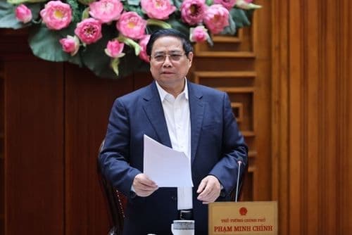 Thủ tướng Phạm Minh Chính chỉ đạo các giải pháp bình ổn giá xăng dầu trong nước