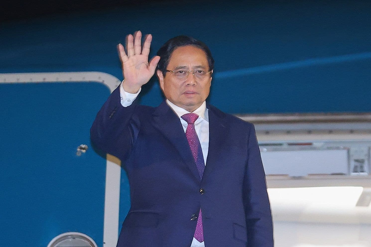 Thủ tướng Phạm Minh Chính lên đường tham dự hội nghị thượng đỉnh, khẳng định vị thế của Việt Nam trên trường quốc tế.