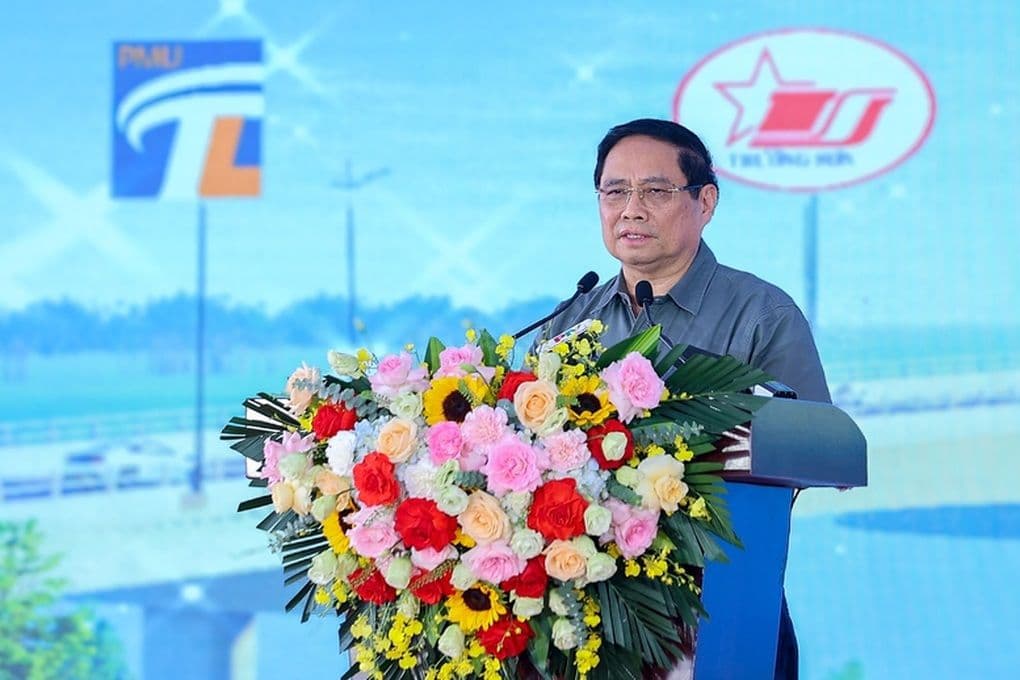 Thủ tướng Phạm Minh Chính phát biểu tại lễ khánh thành, khẳng định quyết tâm tái thiết cầu Phong Châu.