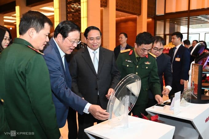 Thủ tướng Phạm Minh Chính thăm triển lãm thành tựu, tượng trưng cho những bước tiến và tầm nhìn phát triển của Việt Nam đến năm 2045.