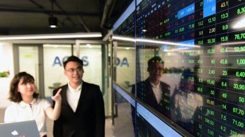 Thị trường chứng khoán sôi động, phản ánh quy mô và tầm vóc của đợt IPO lịch sử của TCBS.