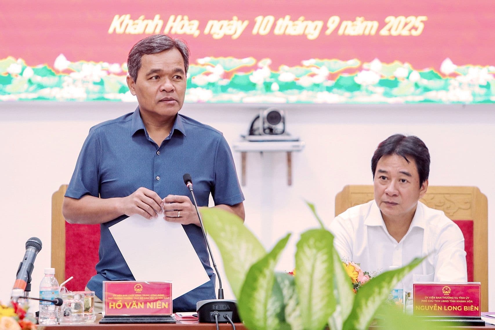 Thứ trưởng Hồ Văn Niên phát biểu về tầm nhìn giảm nghèo bền vững và phát triển cộng đồng.