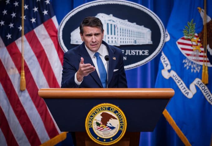 Thứ trưởng Tư pháp Mỹ Todd Blanche phát biểu tại cuộc họp báo về việc công bố hồ sơ Epstein.