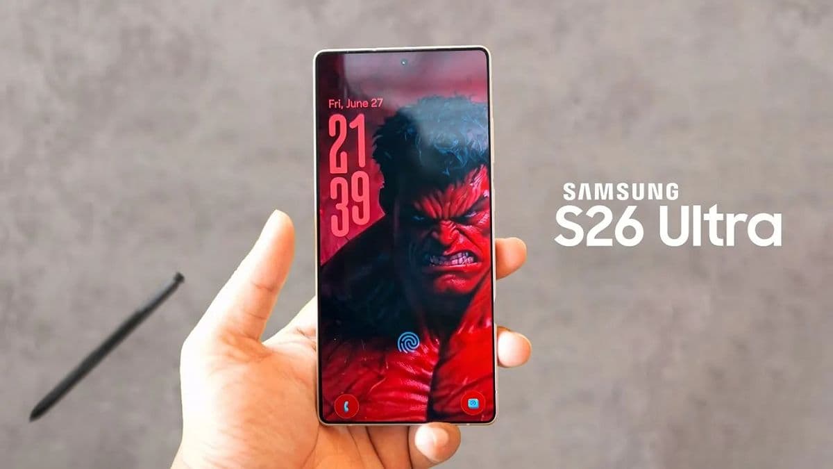 Thiết kế mặt lưng Galaxy S26 Ultra màu bạc, nổi bật cụm camera ba ống kính dọc.