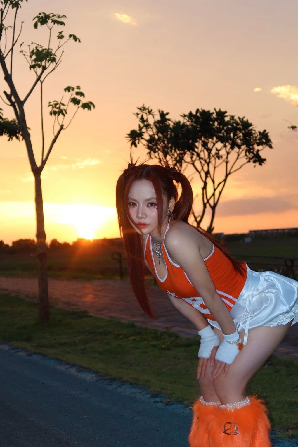 Thiều Bảo Trâm, một trong những nghệ sĩ vướng vào lùm xùm, đối mặt với câu hỏi về trách nhiệm pháp lý.