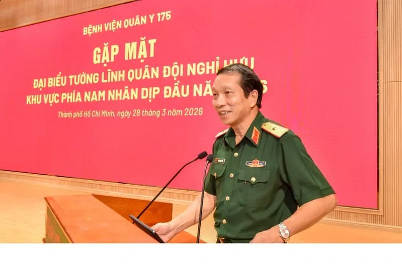 Thiếu tướng Quân đội nhân dân Việt Nam phát biểu tại buổi gặp mặt cán bộ cấp tướng nghỉ hưu