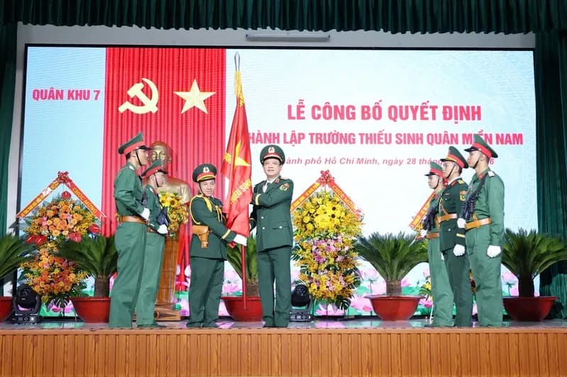 Thiếu tướng Quân đội nhân dân Việt Nam tại lễ công bố thành lập Trường Thiếu sinh quân miền Nam, định hướng thế hệ lãnh đạo tương lai