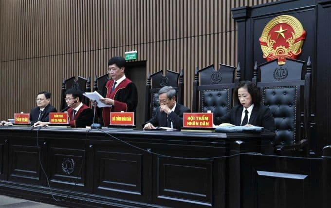 Thẩm phán Nguyễn Xuân Văn chủ tọa phiên tòa sơ thẩm vụ án cựu Bộ trưởng Kim Tiến.