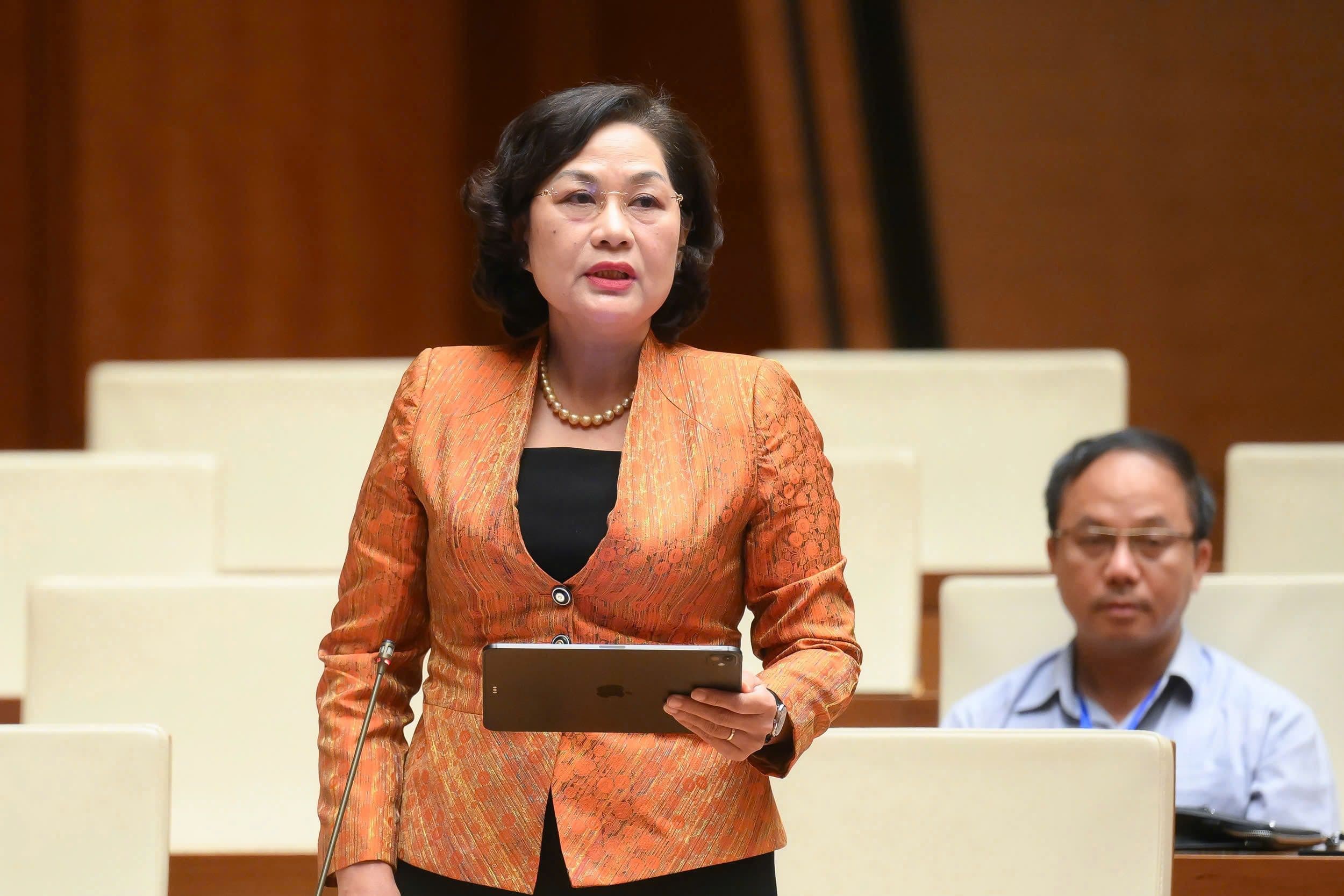 Thống đốc Nguyễn Thị Hồng phát biểu tại diễn đàn, thể hiện bàn tay vững chắc điều hành chính sách tiền tệ.