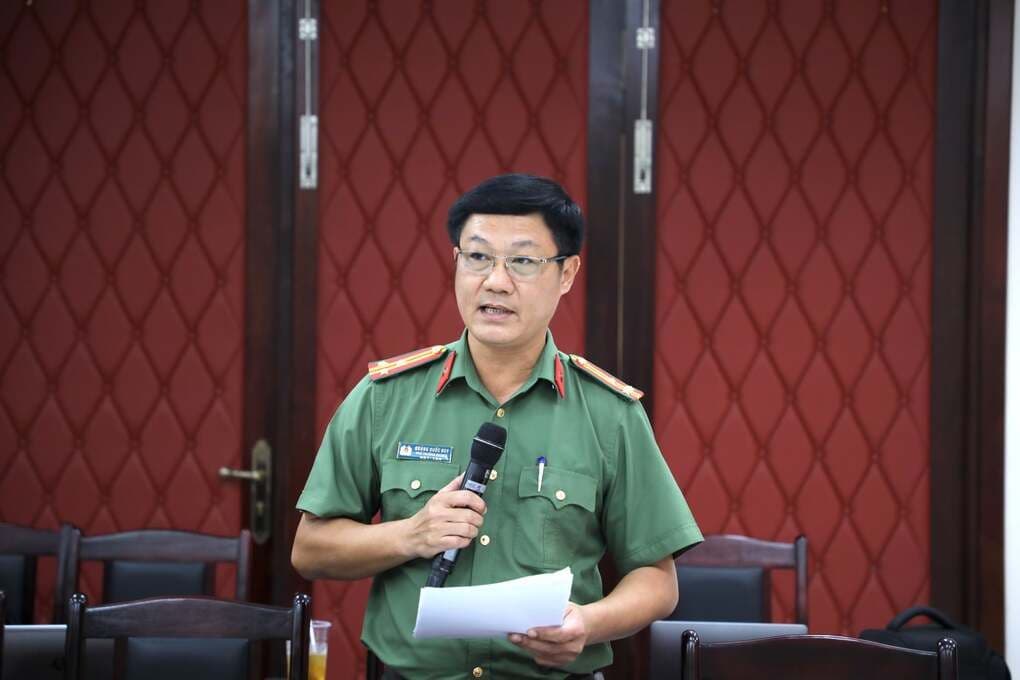 Thượng tá Công an tỉnh An Giang phát biểu tại họp báo về vụ tai nạn ca nô
