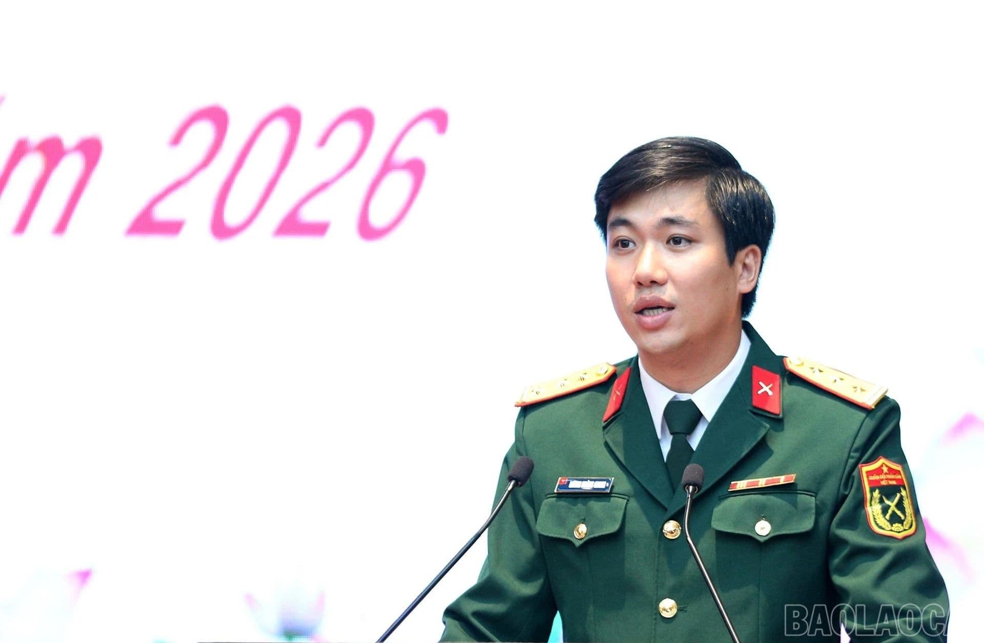 Thượng tá Lương Hoàng Giang phát biểu nhận nhiệm vụ tại hội nghị công bố quyết định.