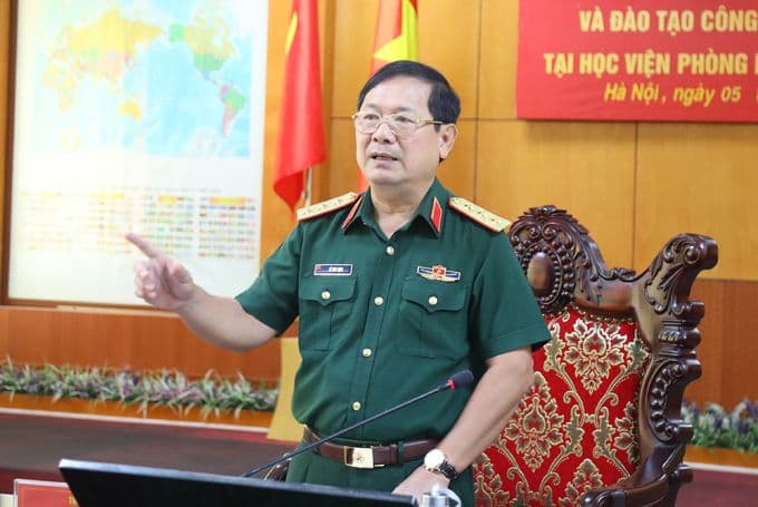 Thượng tướng Lê Huy Vịnh, Thứ trưởng Bộ Quốc phòng Việt Nam, trong một cuộc họp chiến lược quan trọng.