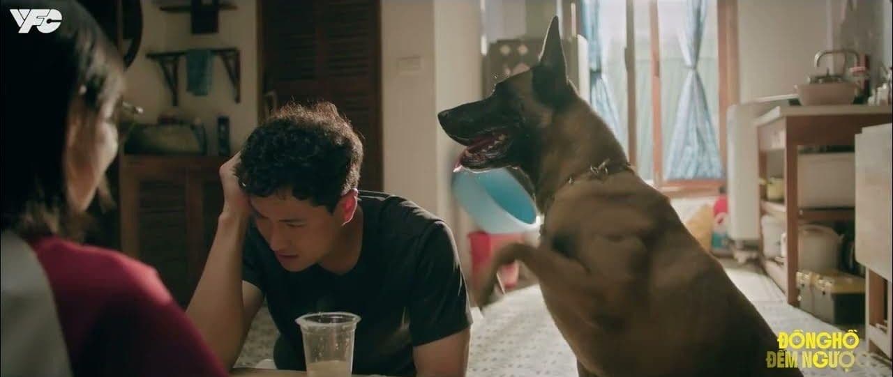 Thành, nhân vật chính của phim 'Đồng Hồ Đếm Ngược', thể hiện sự lo lắng về áp lực thời gian.