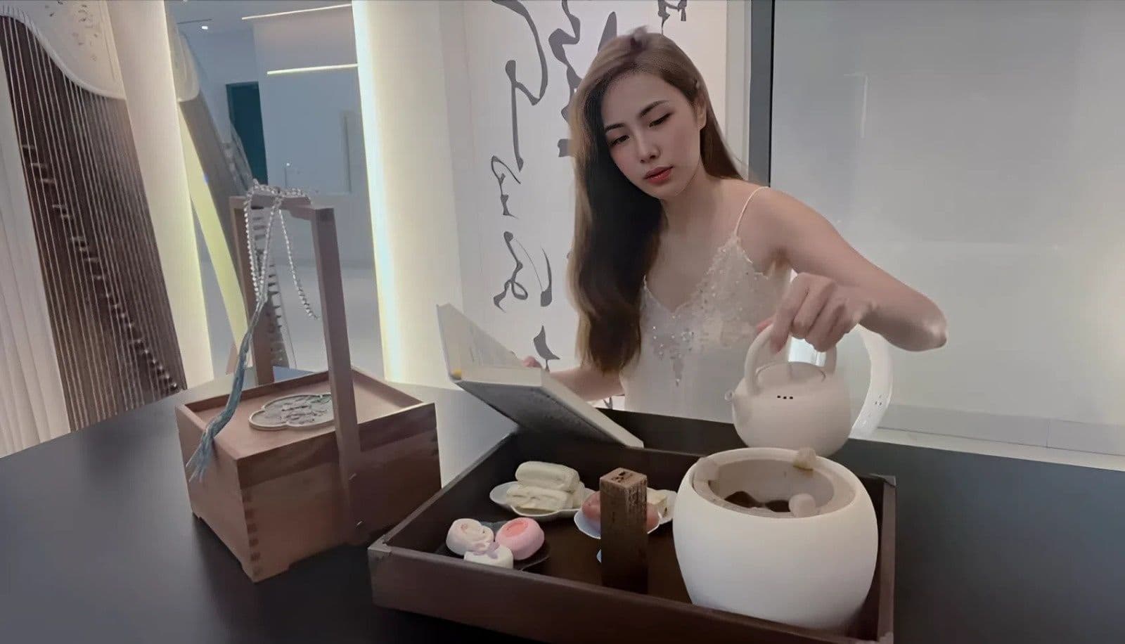 Thủy Tiên và Công Vinh thời đỉnh cao sự nghiệp, biểu tượng cho hào quang showbiz và cuộc sống được ngưỡng mộ.